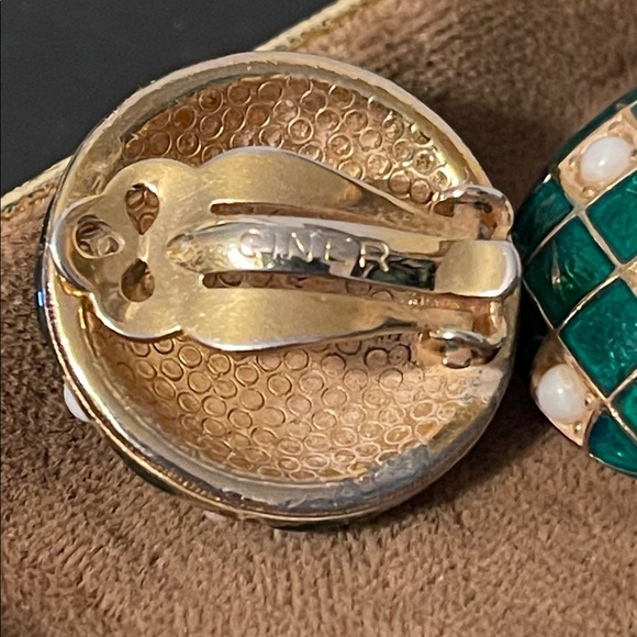 Vintage Ciner Green Enamel Domed Checkerboard Clip-on Earrings - Picture 5 of 8